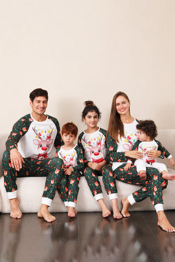Conjunto de pijama familiar navideño de ciervo verde oscuro